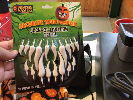 Jack-o-lantern teeth