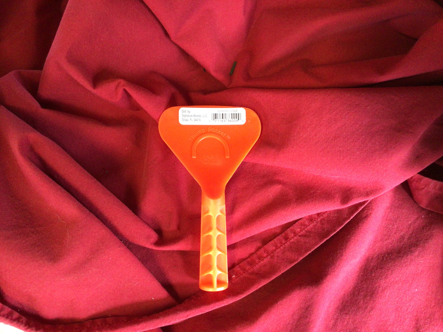 Pumpkin scoop